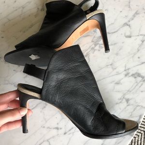 Vince size 7 leather sandals
